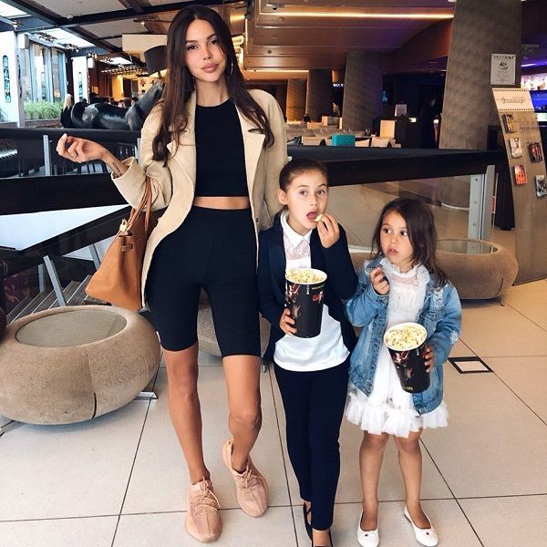 Оксана Самойлова пожаловалась, что их с Джиганом дочери пухлые