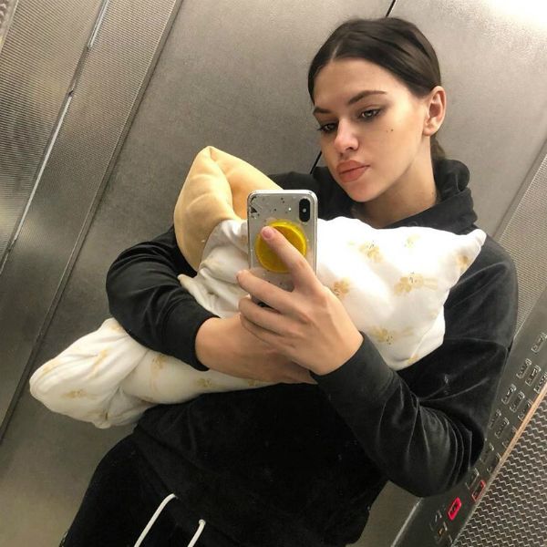 Звезда «Дома-2» Саша Артемова устроила фотосессию новорожденной дочери