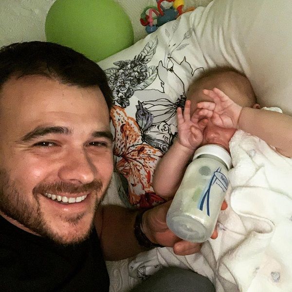 Эмин Агаларов поделился забавным видео с участием 9-месячной дочери