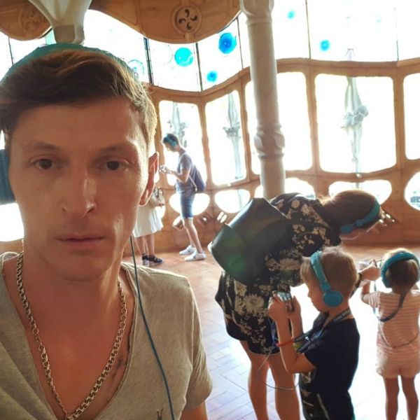 Ляйсан Утяшева и Павел Воля опубликовали фотографии подросшего сына Роберта | HELLO! Russia