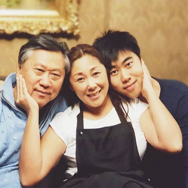 Анита Цой трогательно поздравила сына с днем рождения, опубликовав редкие фото с ним