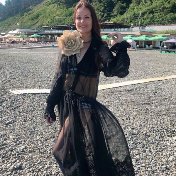 41-летняя Оксана Федорова показала фигуру на отдыхе в Сочи