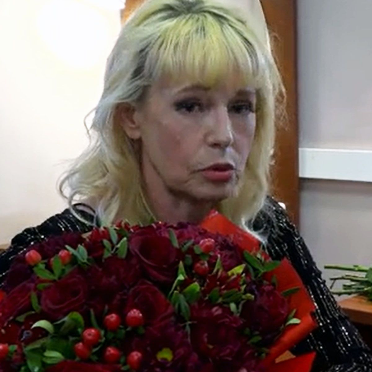 64-летняя Елена Кондулайнен впервые после перенесенного инсульта вышла на  сцену - Вокруг ТВ.