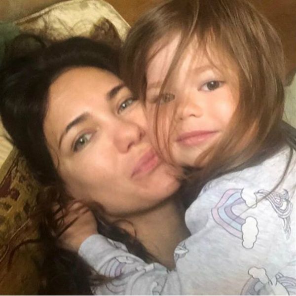 Екатерина Климова поделилась серией умилительных фото с 3-летней дочерью от Гелы Месхи