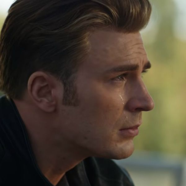 V Pervom Trejlere Mstitelej 4 Kapitan Amerika Plachet Vokrug Tv