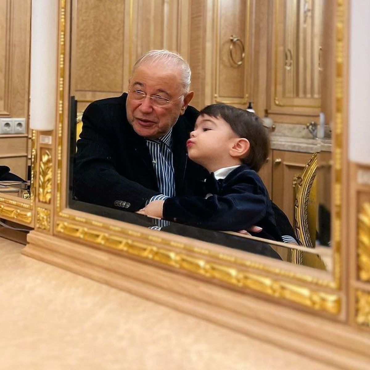 фотографии ребенка петросяна