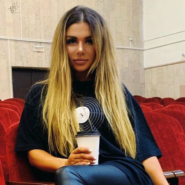 Анна Седокова заявила, что в школе была уродом и изгоем