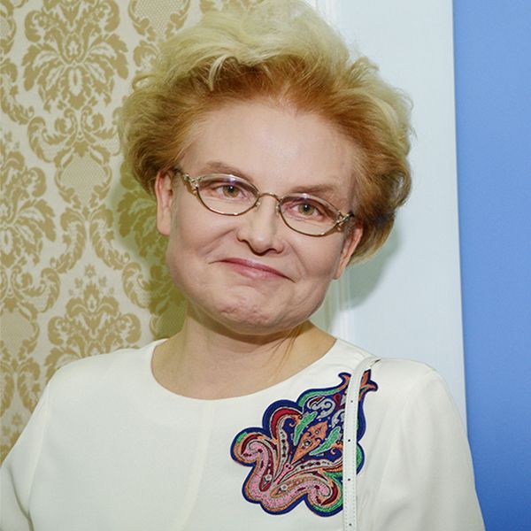 Елена Малышева ответила на обвинения страдающей тяжелым заболеванием участницы программы «Жить здорово!»