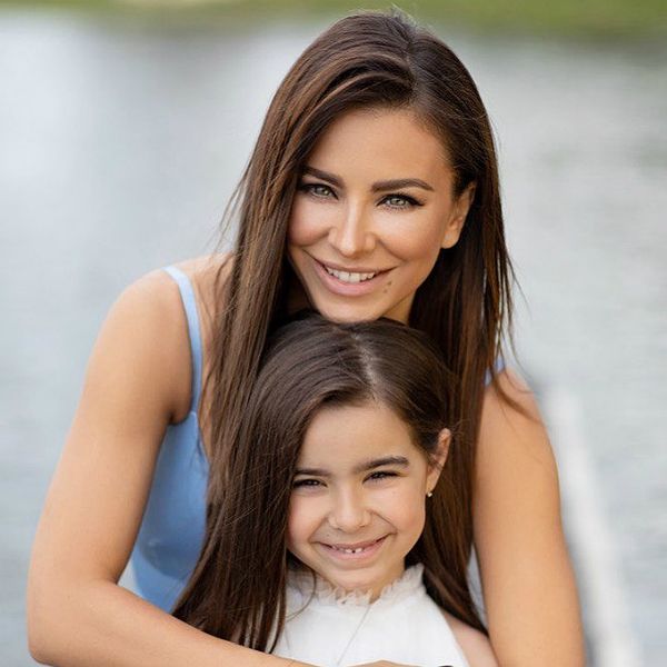 Ани Лорак с 7-летней дочерью Софией прошлась по ковровой дорожке Премии МУЗ-ТВ