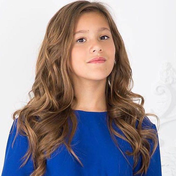 11-летняя дочь Даны Борисовой оправдалась за то, что не выпускает из рук телефон
