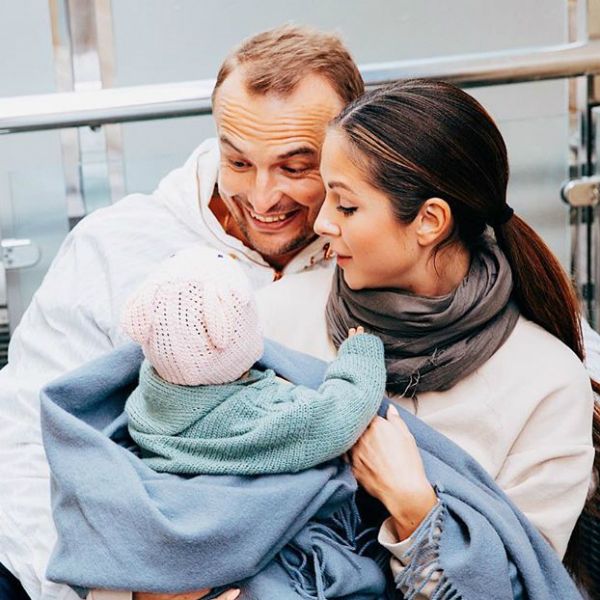 Нюша впервые за долгое время опубликовала семейное фото с мужем и 11-месячной дочерью
