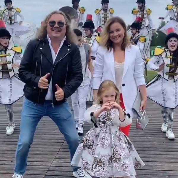 Юлия Проскурякова поделилась семейным видео с участием танцующего  60-летнего Игоря Николаева и их четырехлетней дочери - Вокруг ТВ.