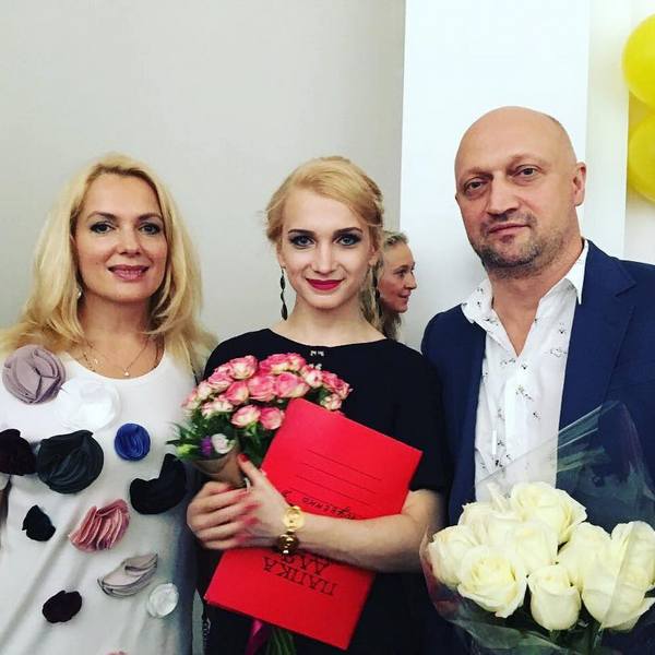 Мария Порошина призналась, что Гоша Куценко стесняется помогать их общей  дочери с работой в киноиндустрии — Вокруг ТВ.