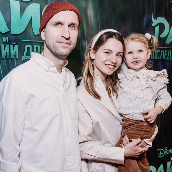 Иван Добронравов впервые вышел в свет с женой и дочерью - Вокруг ТВ.