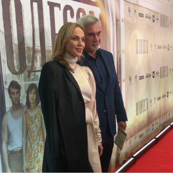 Альбина Джанабаева вместе с мужем Валерием Меладзе пришла на премьеру фильма «Одесса»