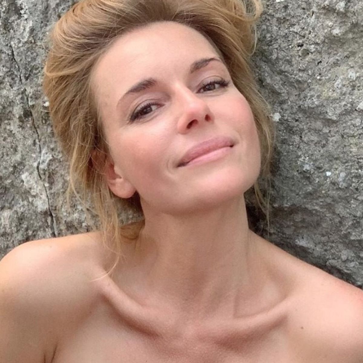 45-летняя Любовь Толкалина встала на мостик: «Невероятная красота и грация»