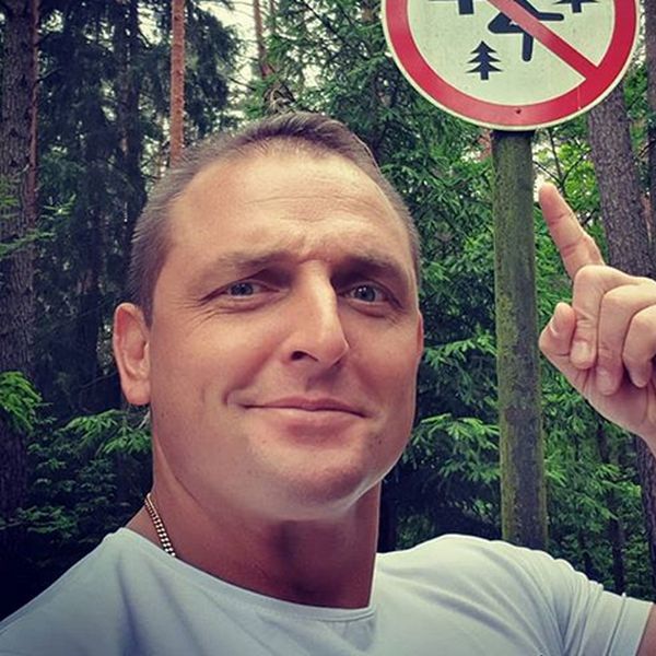 41-летний Аскольд Запашный перенес операцию на позвоночнике в Германии