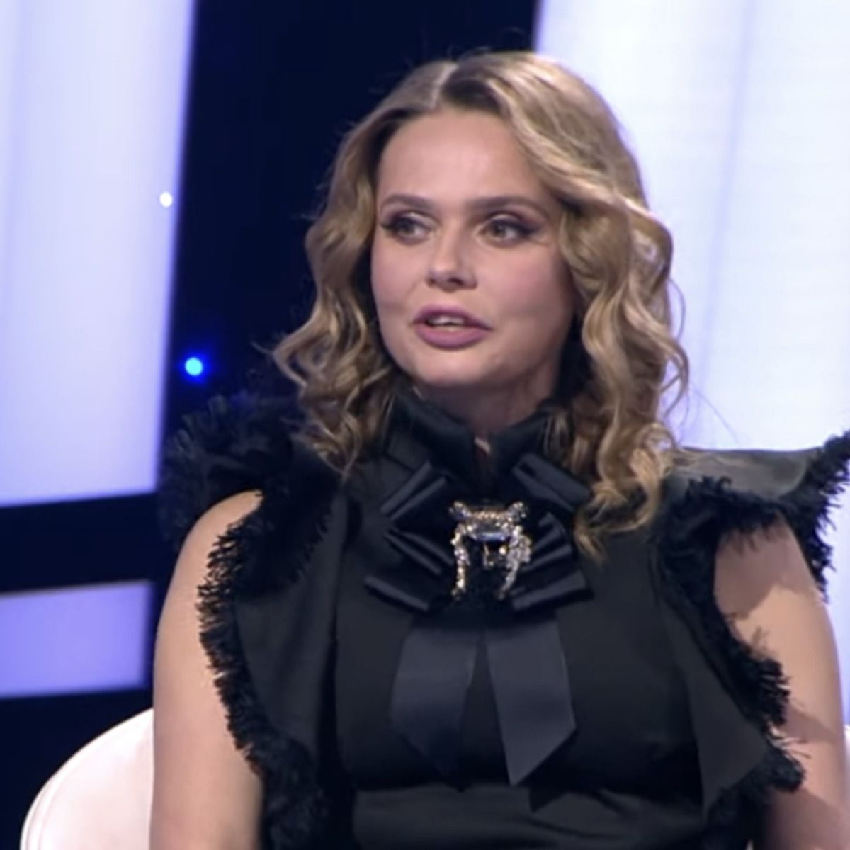 Солистка группы «Блестящие» Ксения Новикова рассказала, как бывший муж  поднимал на нее руку - Вокруг ТВ.