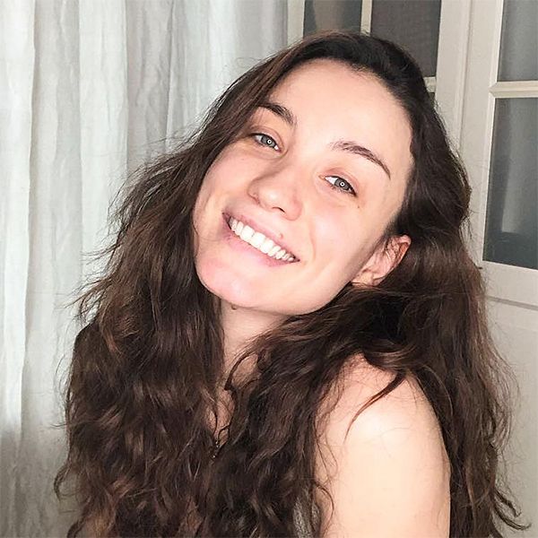 31-летняя Виктория Дайнеко показала, как выглядит без макияжа и фейстюна
