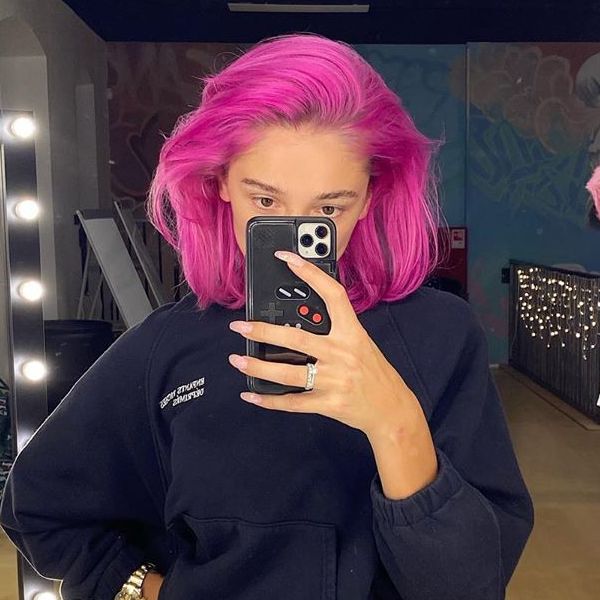 Настя Ивлеева выложила фото в своем Инстаграм с новым цветом волос, под ним за несколько минут поклонники оставили тысячи комментариев