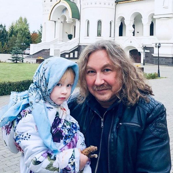 59-летний Игорь Николаев показал, как его 4-летняя дочь играет на  синтезаторе - Вокруг ТВ.