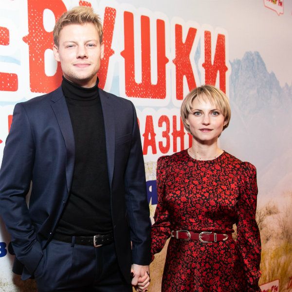 Звезда «Кухни» Анна Бегунова поддержала мужа Дмитрия Власкина на премьере фильма «Девушки бывают разные»