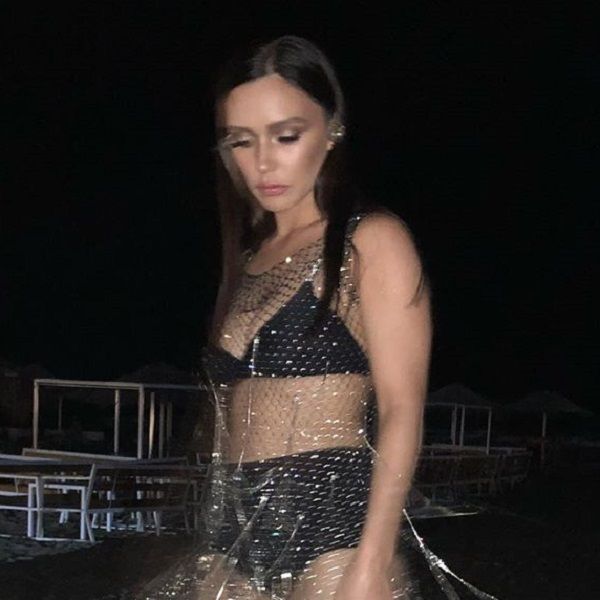 Ольга Серябкина появилась на фестивале «ЖАРА» в прозрачном сетчатом платье