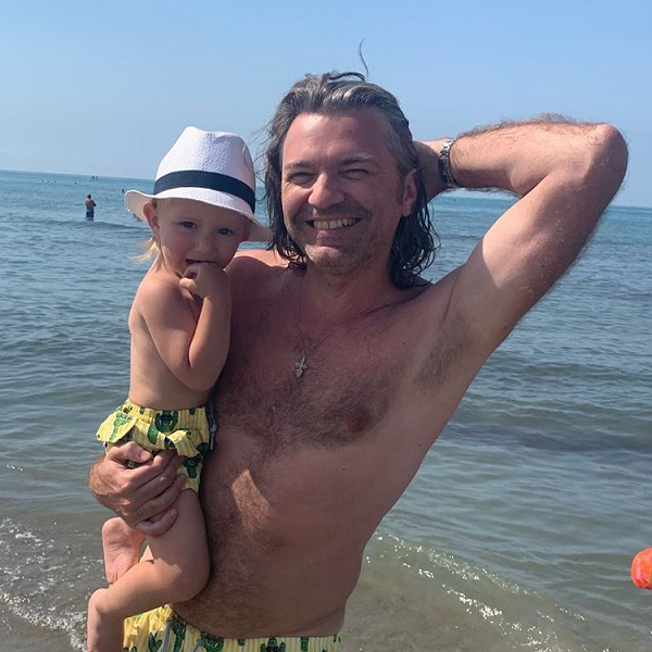 49-летний Дмитрий Маликов заявил, что 2-летний сын избавил его от кризиса среднего возраста