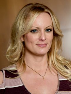 Новые видео с моделью Stormy Daniels