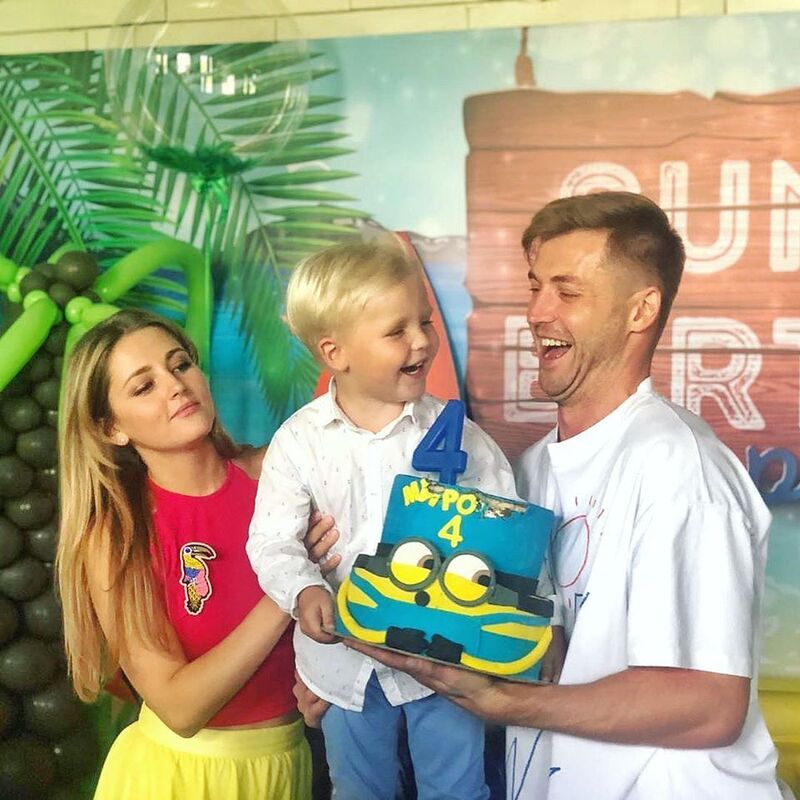 Анна михайловская фото с мужем и ребенком фото