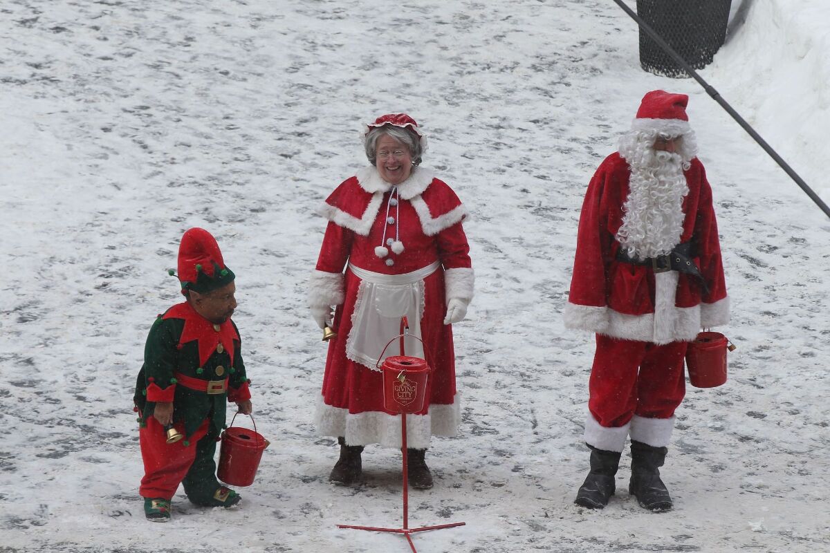 Санта 2 Казань. Santa 2b. Франция реклама Санта плохие дети уголь будь плохим.