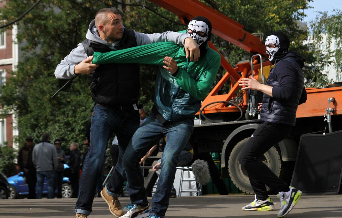 Околофутбола / Okolofutbola (2013): фото, кадры и постеры из фильма -  Вокруг ТВ.