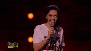 Stand Up: Юля Ахмедова - Шикарный журналист  11.06.2017